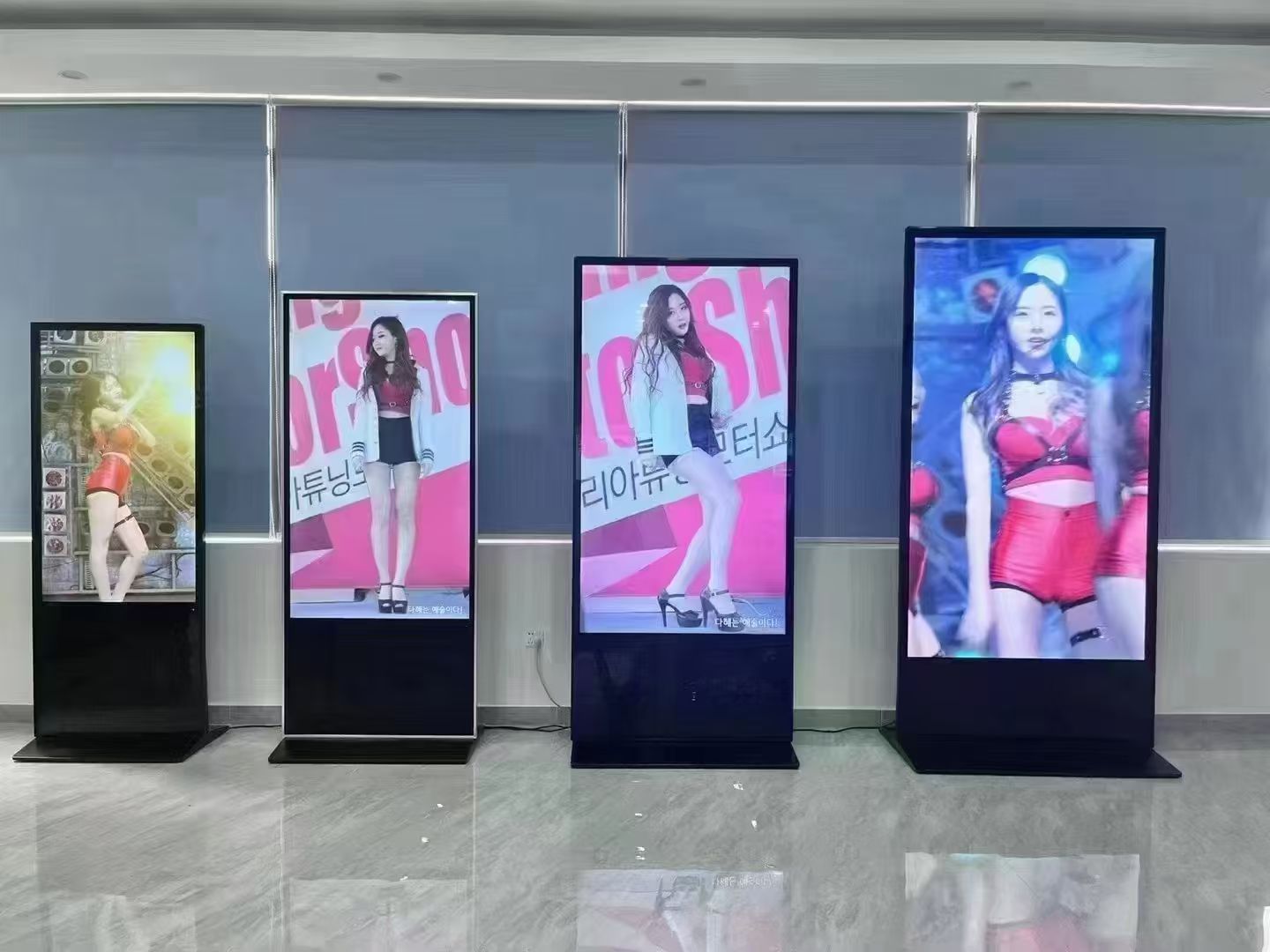 立式广告机：解锁商业广告宣传新姿态