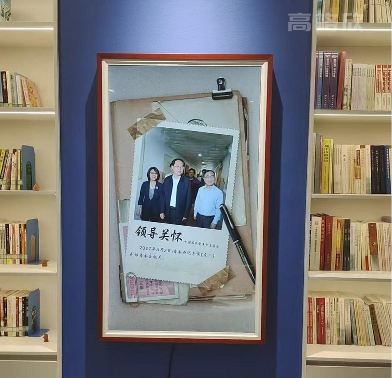 高格欣科技43寸电子画框屏助力图书馆数字花升级：开启智慧阅读新图景(图2)